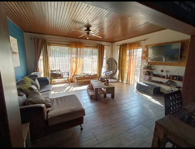 3 BEDROOM HOUSE TO LET IN FLORA GARDENS